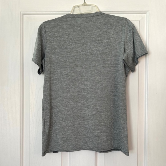 Patagonia Capilene Daily Baselayer Vneck Tshirt Medium Heather Gray - Picture 3 of 4